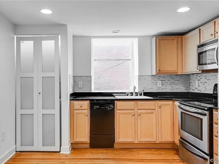 209 N 19th St #22 — Photo 3