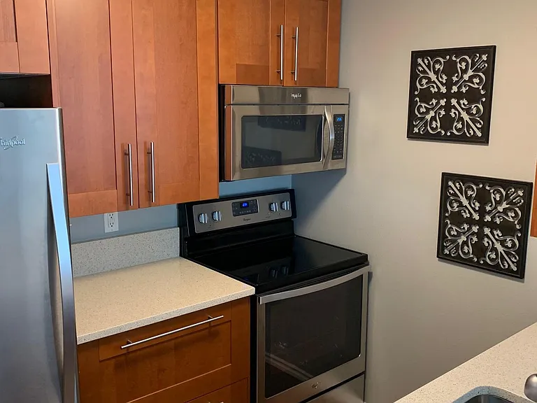 1616 Summit Ave #4 — Photo 8