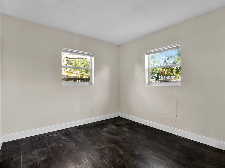 1821 Montague St — Photo 12