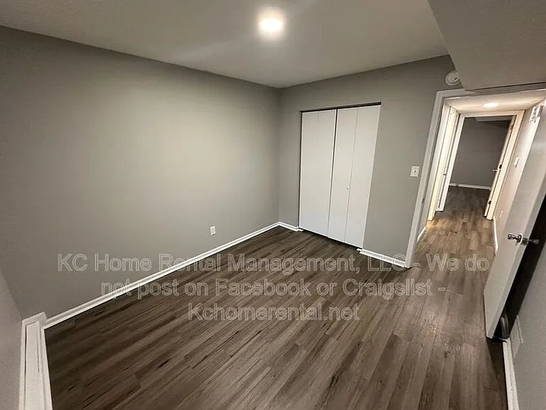9213 E 54th Ter — Photo 15
