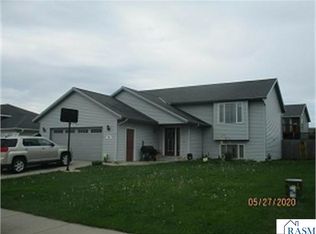 216 Wickfield Dr, Mankato, MN 56001