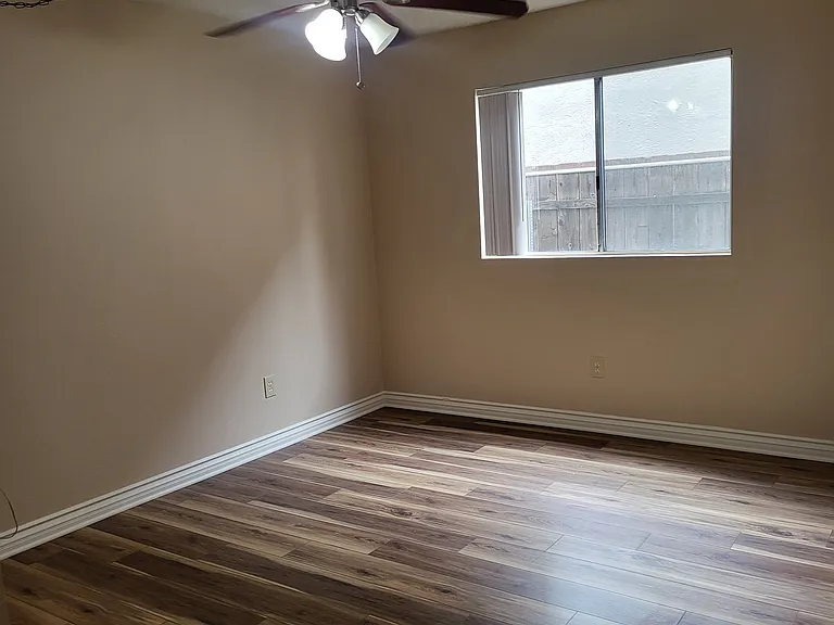 580 Graves Ave — Photo 6