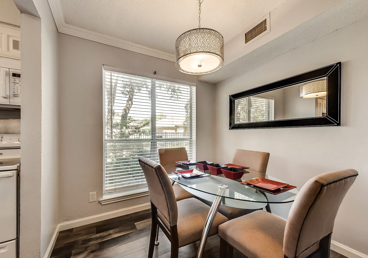 I00 World Cup Stay - 18min to AT&T - Sleeps 4 - Free Parking — Photo 4