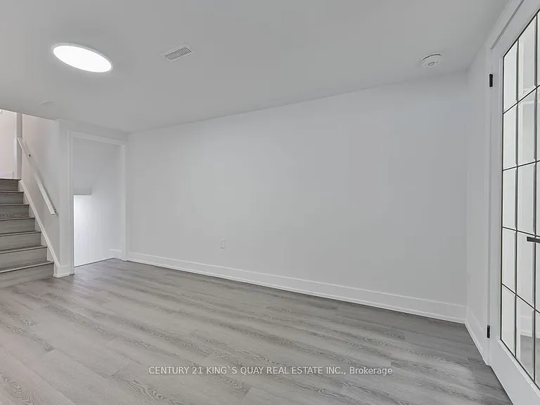 989 Old Cummer Ave #LOWER — Photo 5