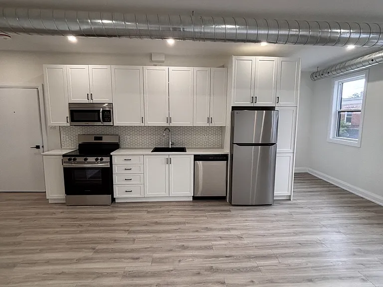 84 Eccles St #6 — Photo 2