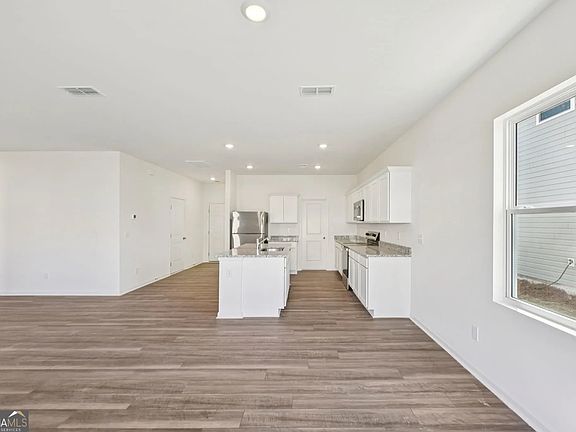 4th image of 256 Galilee Ln