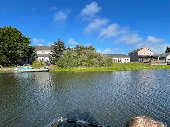 297 Canal Dr NE, Ocean Shores, WA 98569