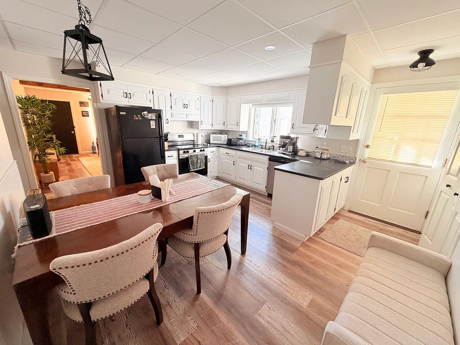 2 bed, 1000 sqft, $1,800 — Photo 1