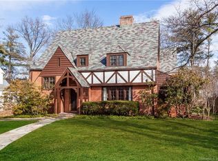 284 Quaker Ln N, West Hartford, CT 06119