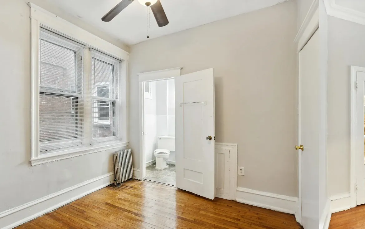 Building Photo - 4525 Pine St #2