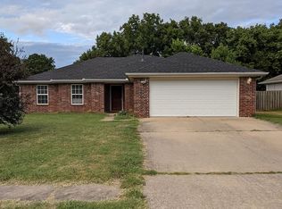 58 E Rob St, Farmington, AR 72730