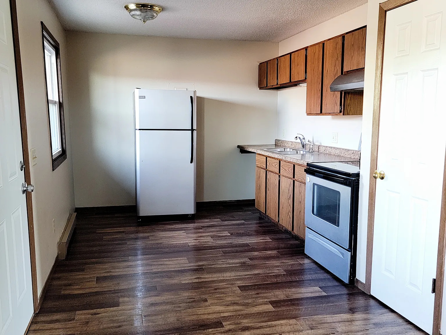2 bed, 908 sqft, $995 — Photo 2