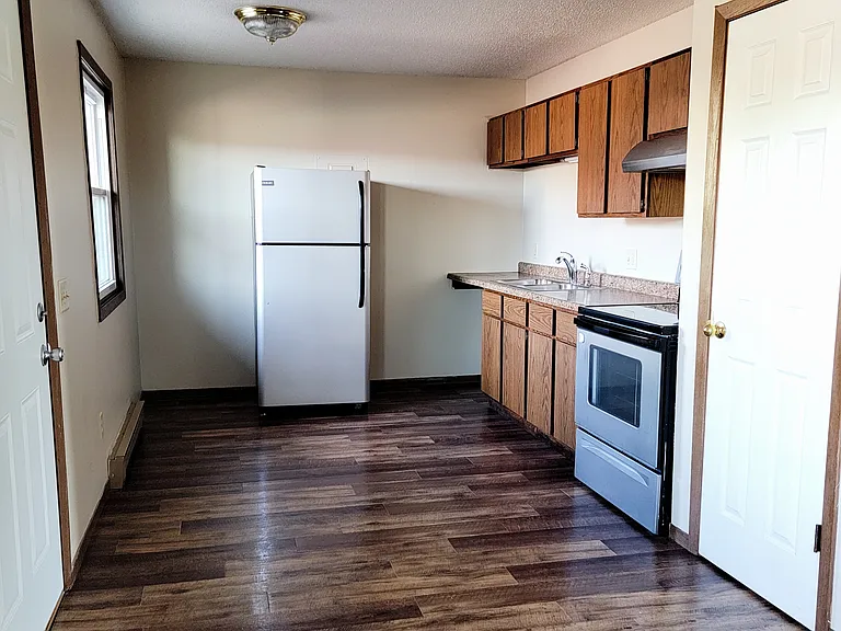 1138 Imperial Cir #2 — Photo 2