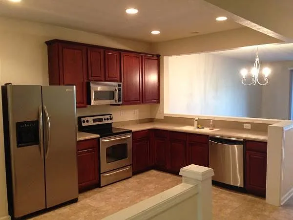 3 bed, 2.5 bath, 1684 sqft, $1,950 — Photo 2