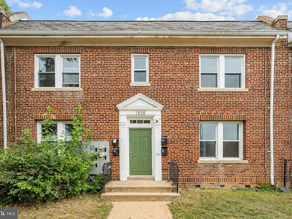 1838 C St SE #2