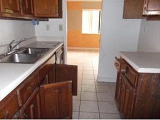 4th image of 4020 Mount Vernon Ave