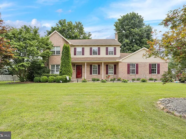 301 W Walnut Tree Dr, Blandon, PA 19510