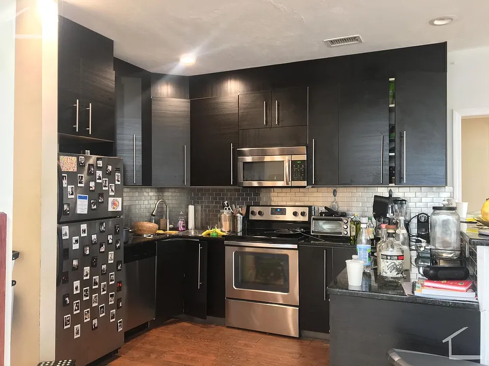 90 Pleasant St #3B