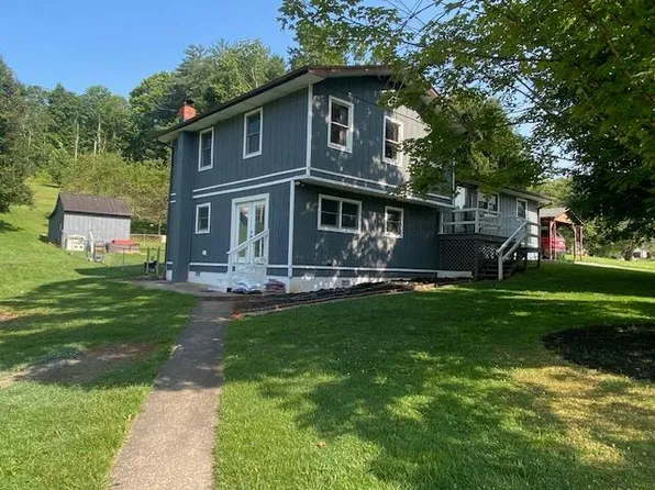 123 Ash Ln, Bolt, WV 25817