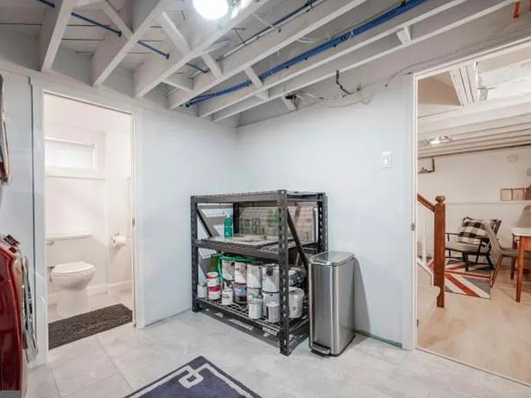 2444 S Oakland St — Photo 9