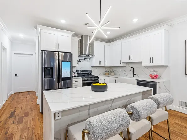 865 Summit Avenue image 6 of 38