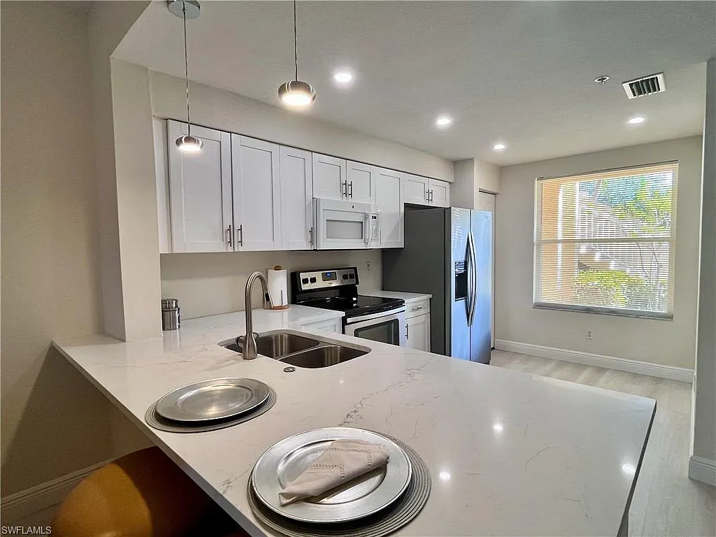 2 bed, 2.0 bath, 1107 sqft, $2,500 — Photo 2