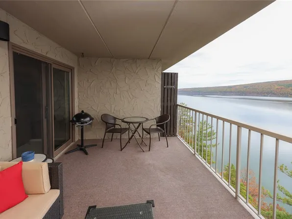 105 Cliffside Dr, Canandaigua, NY 14424