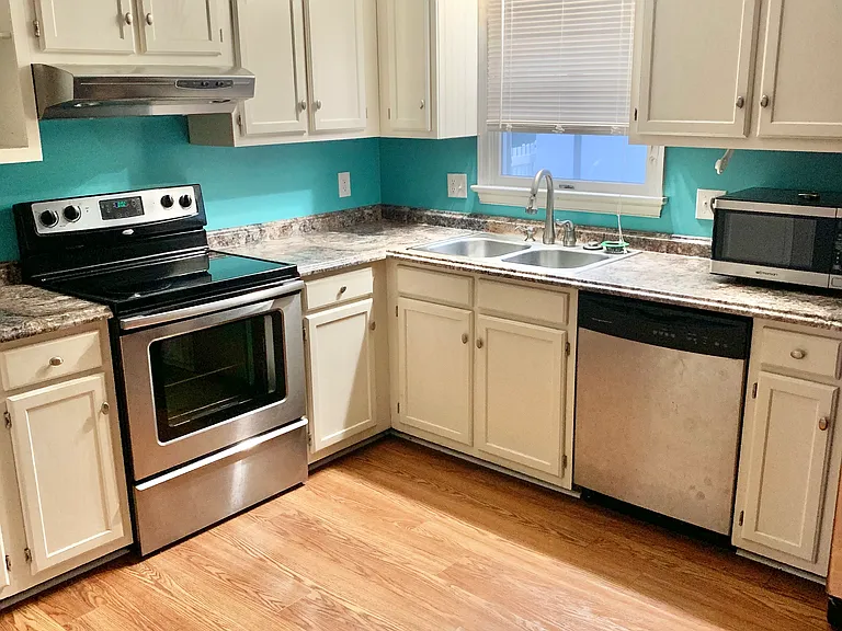 875 Vine St — Photo 9