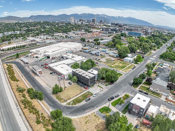 Aerial view of the neighborhood.