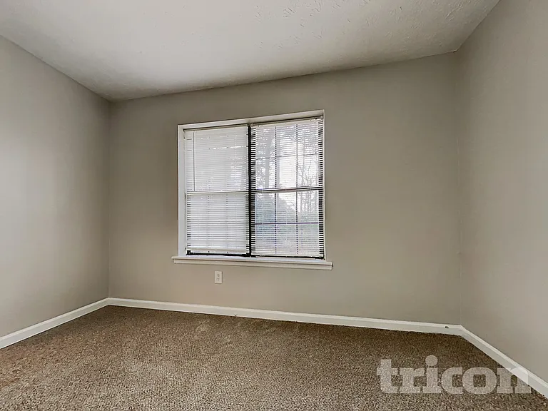 525 Windsor Dr SE — Photo 7