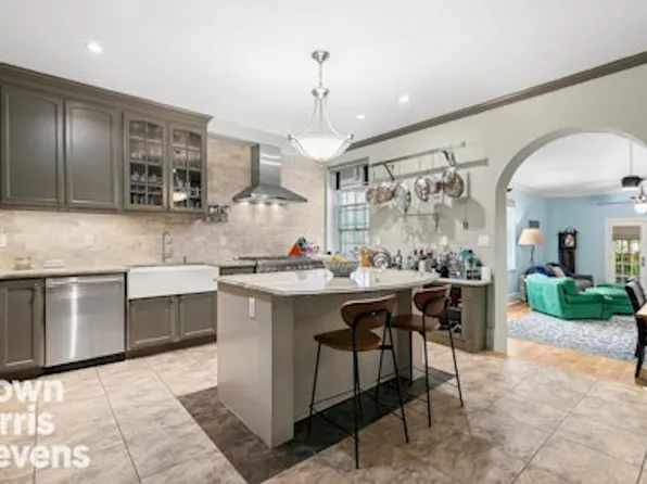 863 Riverside Drive image 2 of 21