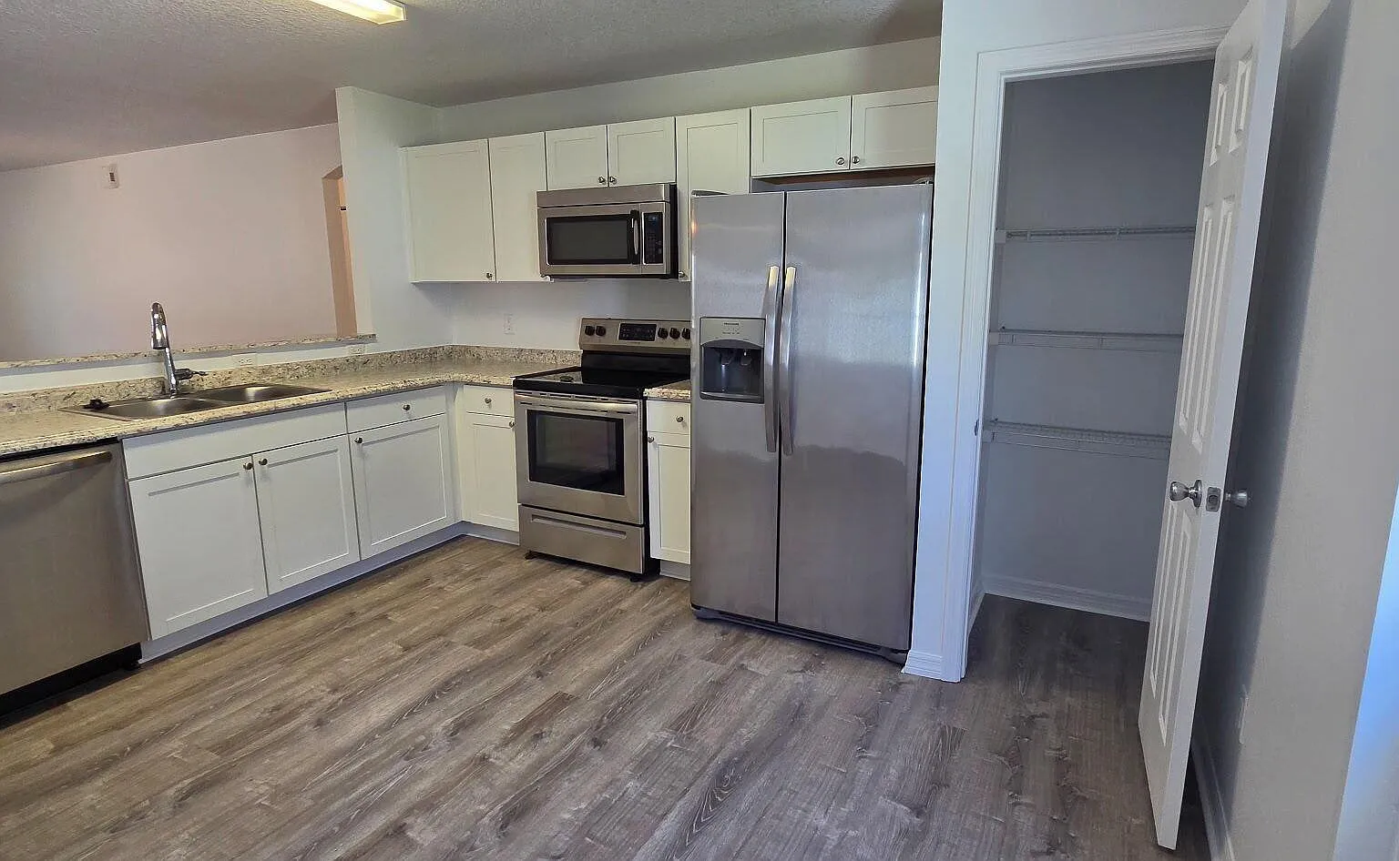 3 bed, 2.0 bath, 1342 sqft, $2,275 — Photo 4