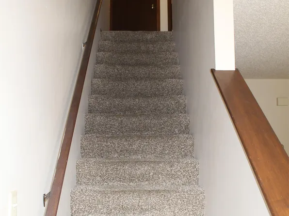 1404 E 27th Ave, Hutchinson, KS