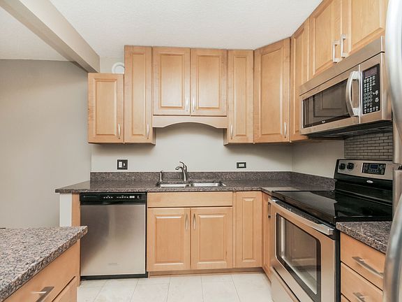 5th image of 10 E Ontario St APT 1003