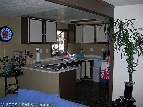 3rd image of 409 Agabrook Ave