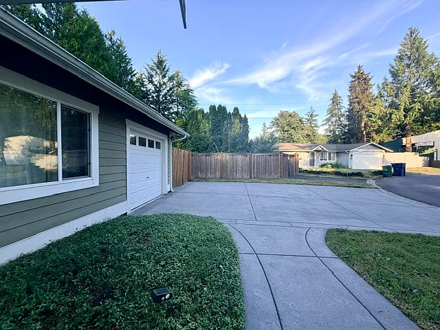 20628 NE 75th Pl — Photo 24