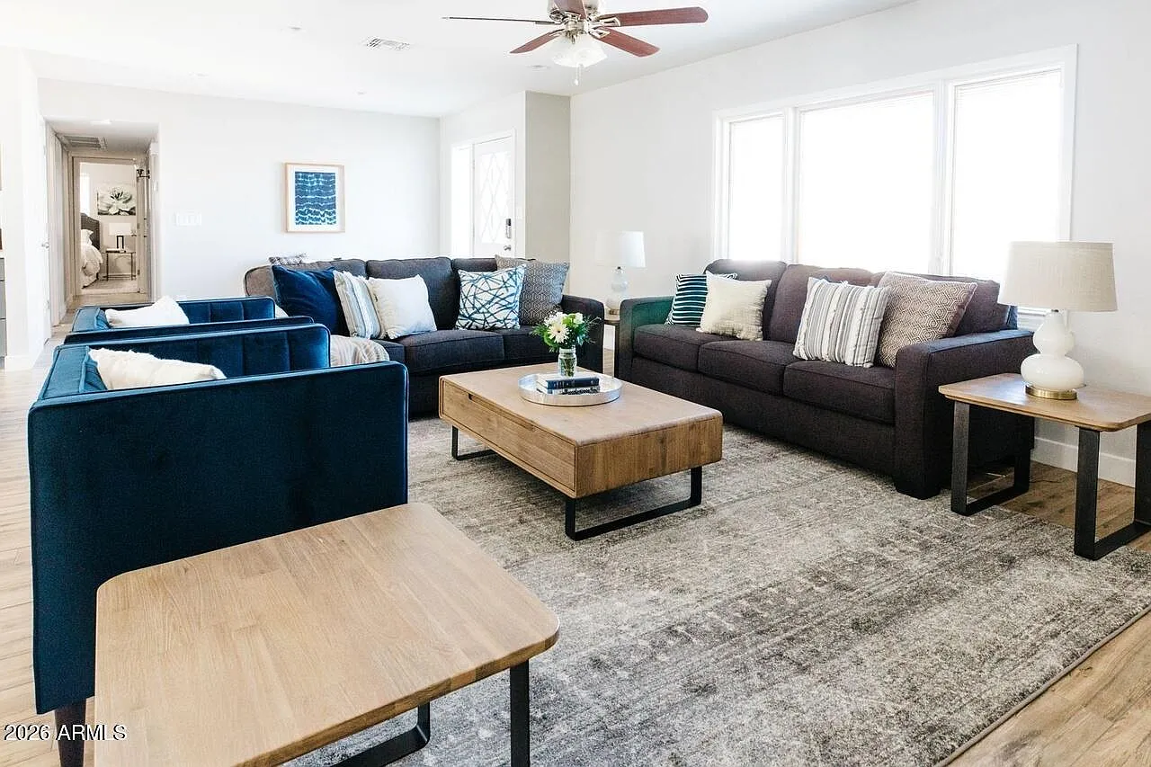 4 bed, 2.0 bath, 1810 sqft, $4,000 — Photo 3