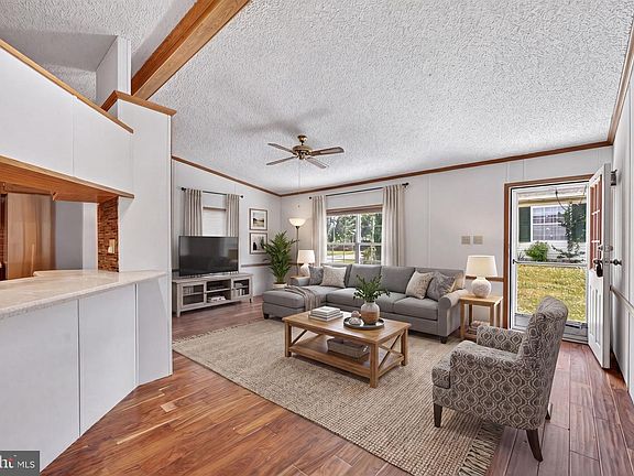 3rd image of 36 Bentwood Cir