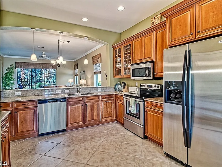 3460 Lakeview Isle Ct — Photo 17