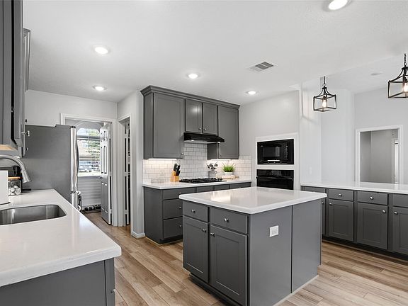 4th image of 3408 Patagonia St