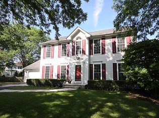 811 Fairwinds Ct, Naperville, IL 60563