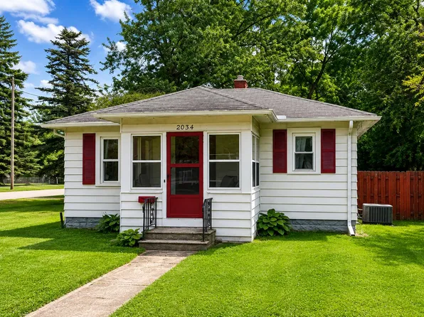 2034 Royce Ave, Kalamazoo, MI 49001
