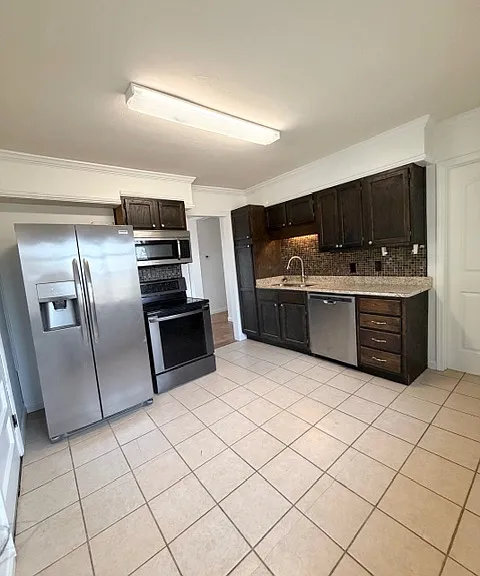 711 Old Walton Rd — Photo 4