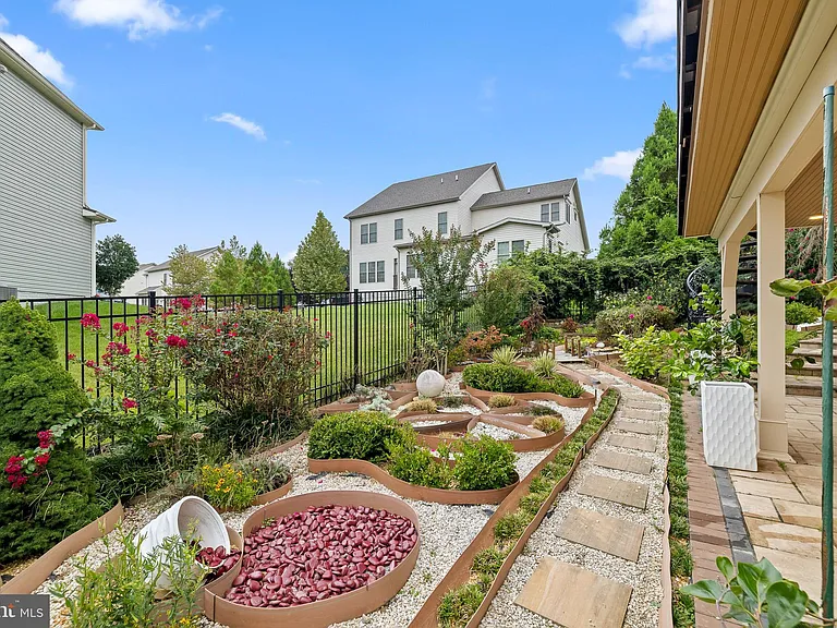 1116 Autumn Brook Ave — Photo 62