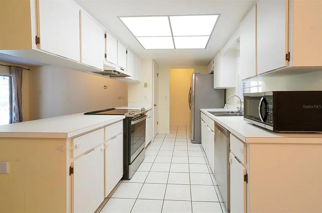 3 bed, 2.0 bath, 1835 sqft, $2,600 — Photo 3