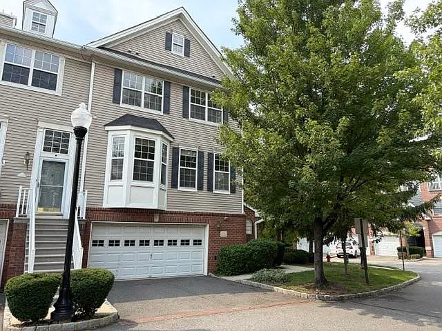 15 Alexander Ct — Photo 2
