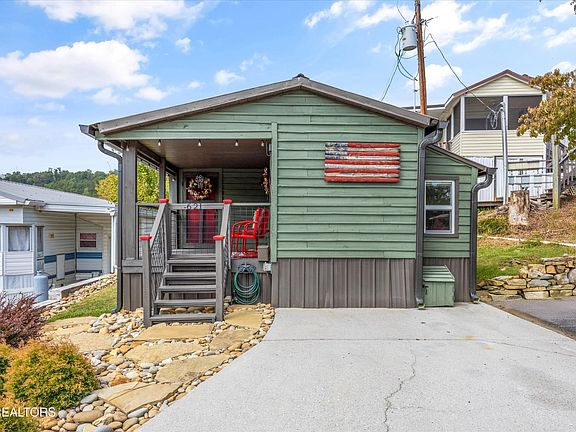 2nd image of 621 Whistline Swan St