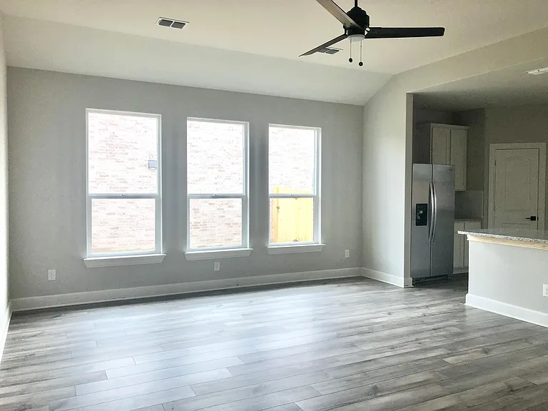 617 Harbor Oaks Dr — Photo 4