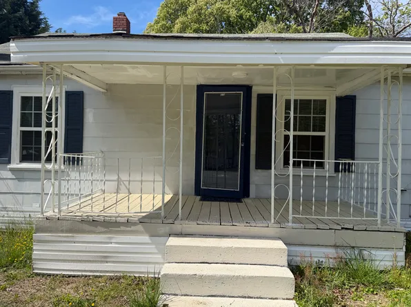 810 Pisgah Church Rd, Greensboro, NC 27455