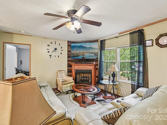 5th image of 44 Bachelder Ln
